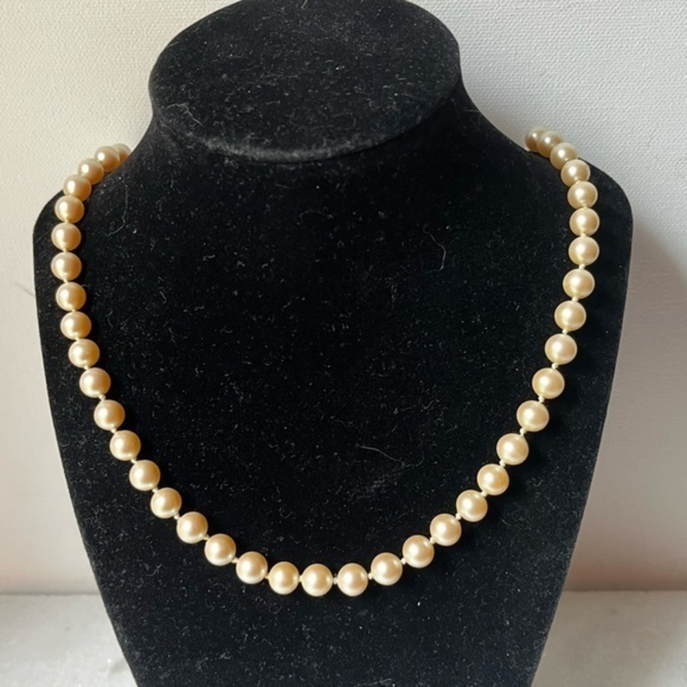 Elegant Pearl Necklace vintage from 1950